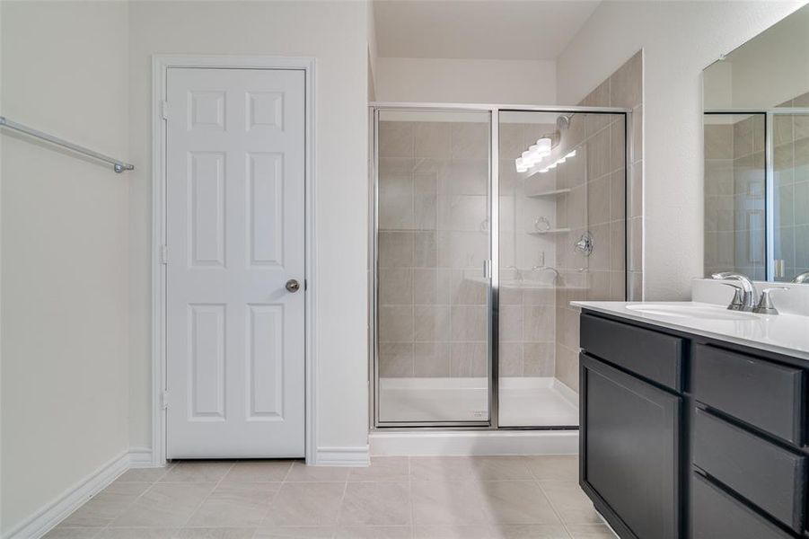 Furnished interior view inside a new home in Heartland Signature, Crandall (Image 8).