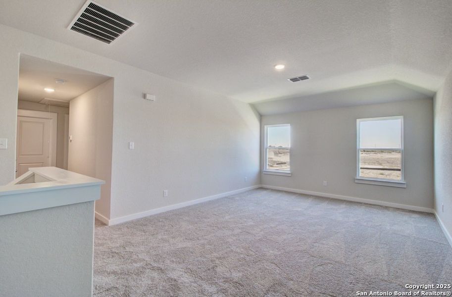 Spacious, unfurnished interior of a new home in Westridge, San Antonio (Image 23).