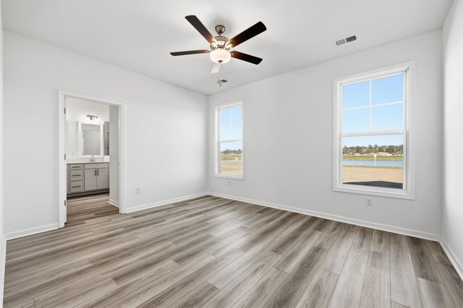 Spacious, unfurnished interior of a new home in Edgefield, Loris (Image 19).