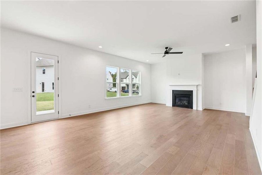 Spacious, unfurnished interior of a new home in East Harbor II at Chestatee, Dawsonville (Image 17).