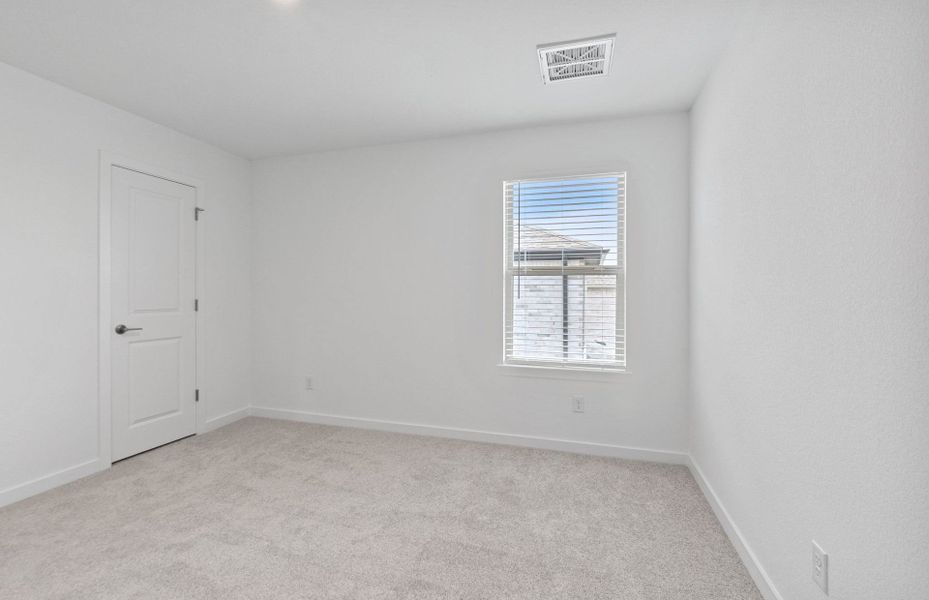 Spacious, unfurnished interior of a new home in Wolf Ranch, Georgetown (Image 37).