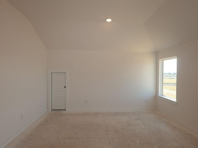 Spacious, unfurnished interior of a new home in Summerview, Fulshear (Image 8).