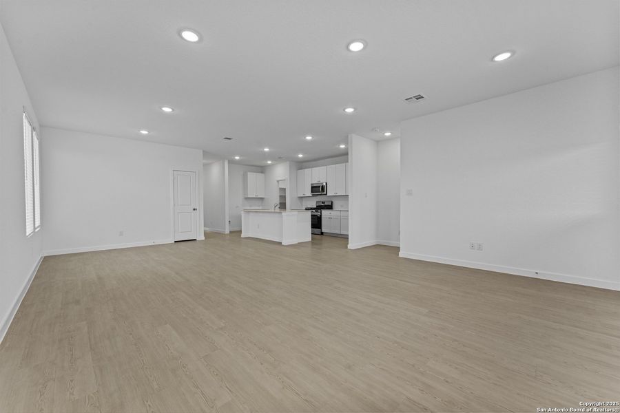 Spacious, unfurnished interior of a new home in Waterwheel: Coastline Collection, San Antonio (Image 16).