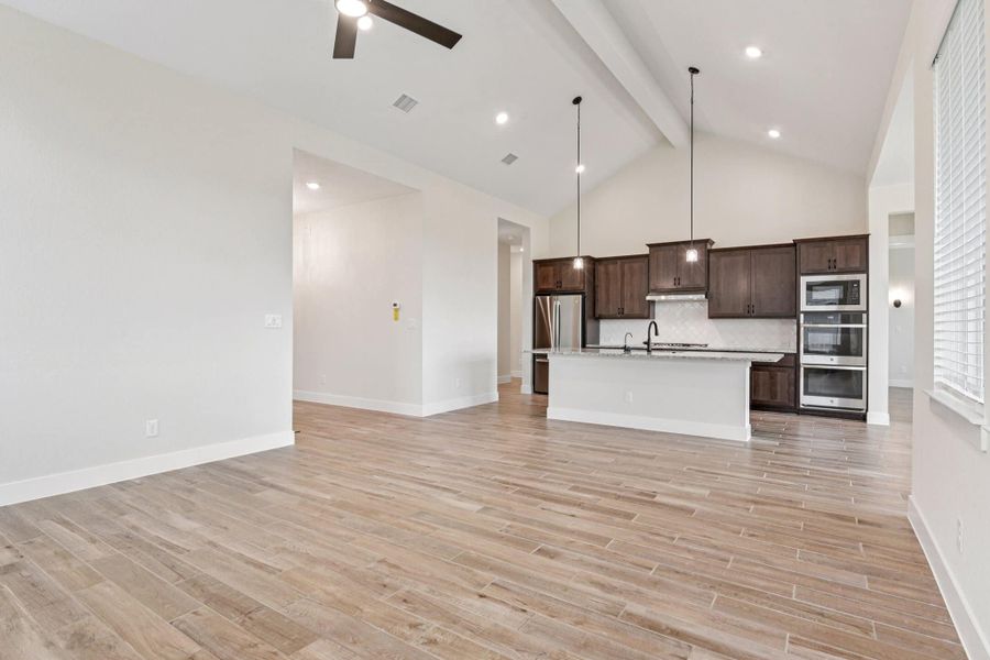 Spacious, unfurnished interior of a new home in Village at Three Oaks, Seguin (Image 36). Spacious, unfurnished interior of a new home in Village at Three Oaks, Seguin (Image 36).