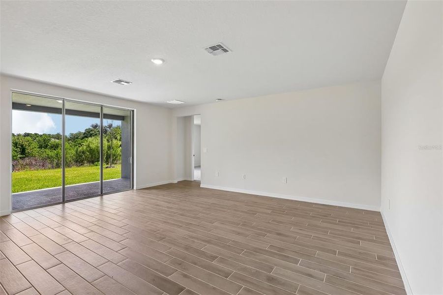 Spacious, unfurnished interior of a new home in The Grove at Stuart Crossing - Signature Series, Bartow (Image 20).