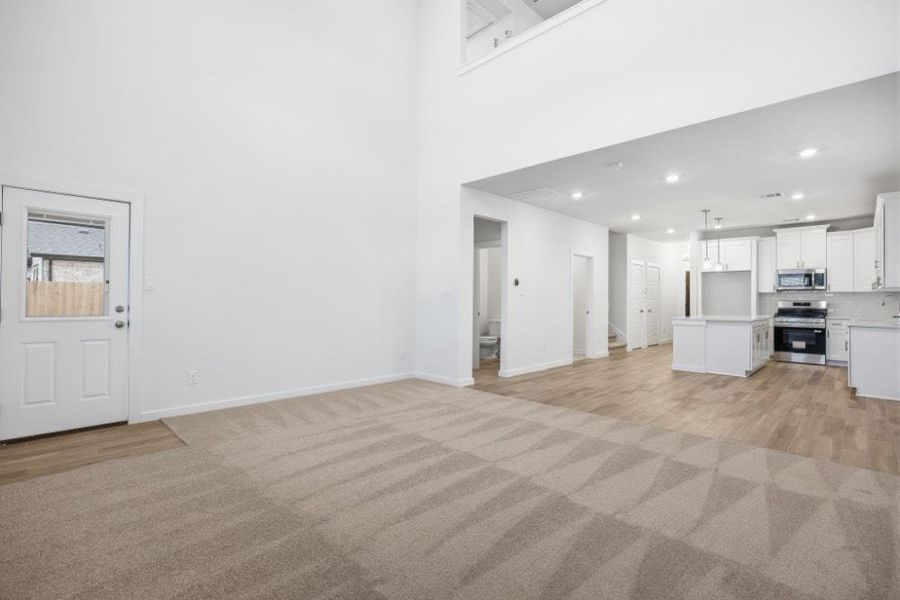 Spacious, unfurnished interior of a new home in , Iowa Colony (Image 11).