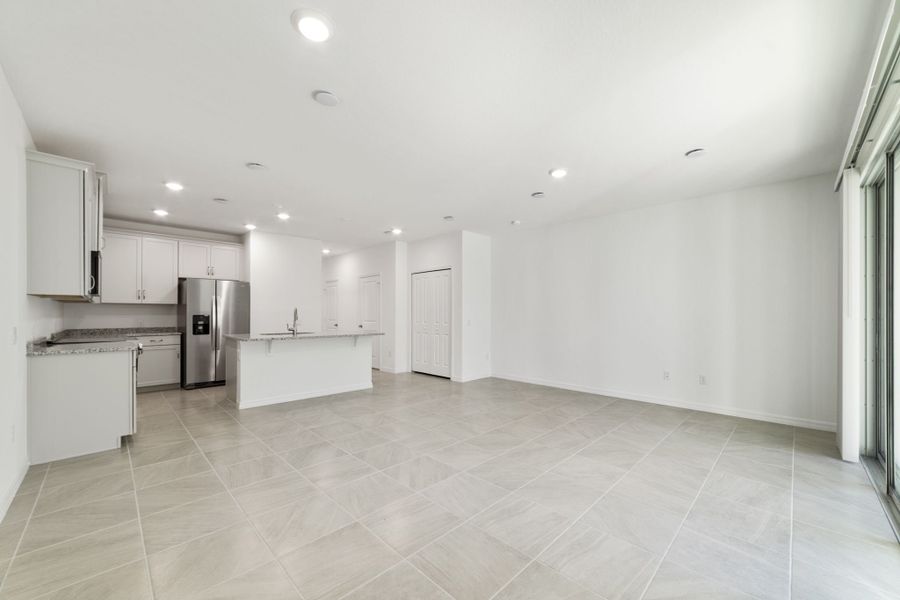 Spacious, unfurnished interior of a new home in Towns at Greenleaf, Oviedo (Image 28).