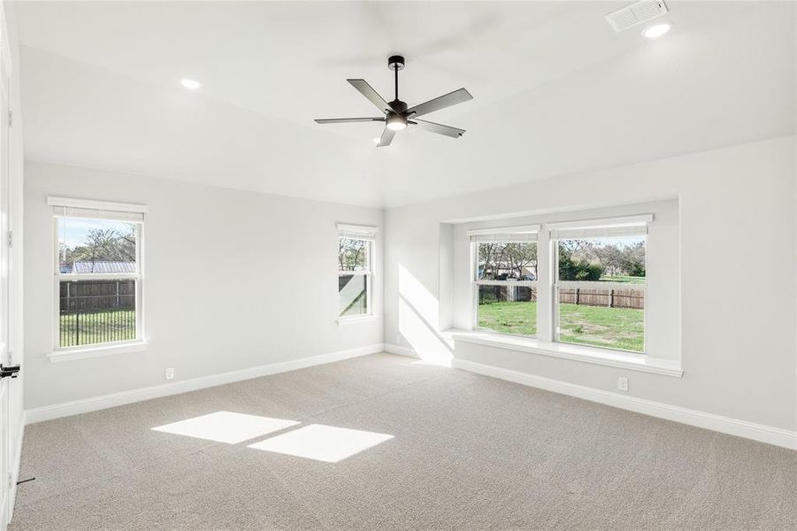 Spacious, unfurnished interior of a new home in Glenbrook, Red Oak (Image 24).