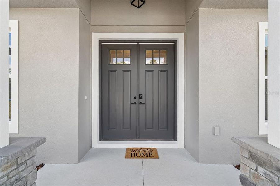 Exterior details and patio area of a home in , Weeki Wachee (Image 42).