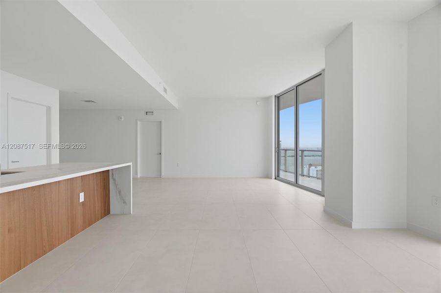 Spacious, unfurnished interior of a new home in , Miami (Image 23).