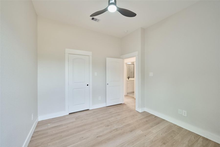Spacious, unfurnished interior of a new home in , Huntsville (Image 24).