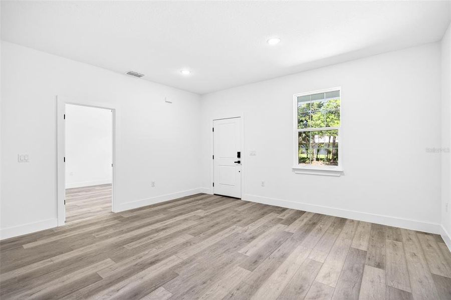 Spacious, unfurnished interior of a new home in , Port Charlotte (Image 29).