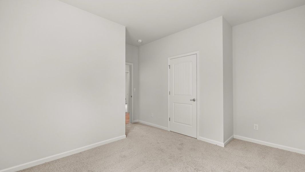 Spacious, unfurnished interior of a new home in Fairway 17 at Mirror Lake, Villa Rica (Image 30).