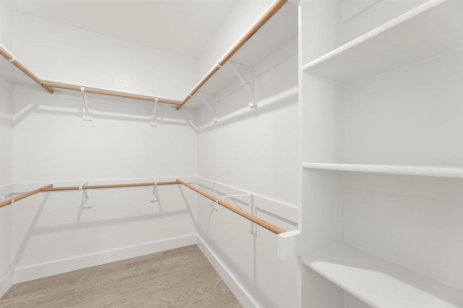 24. 2352 Bell - Closet