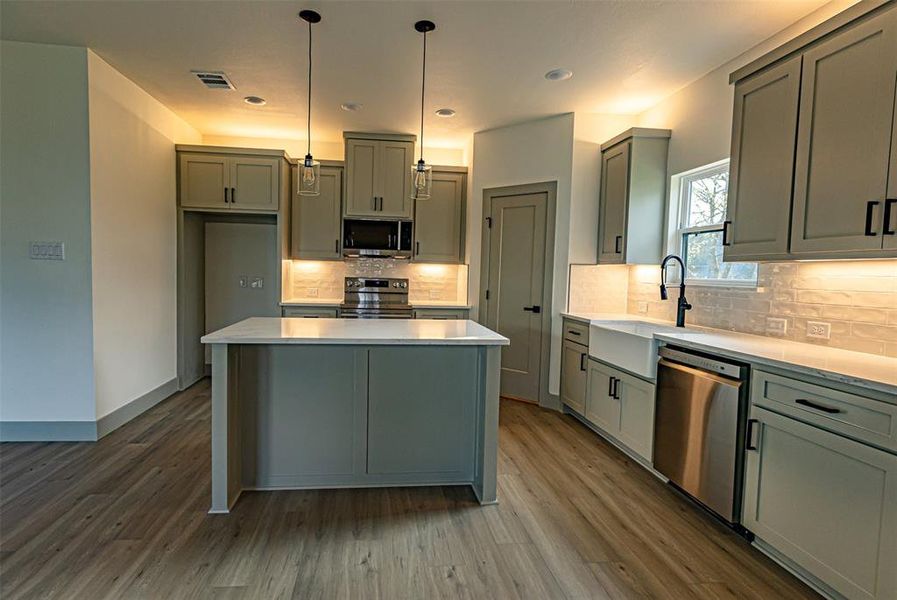 Furnished interior view inside a new home in , Cleburne (Image 11).