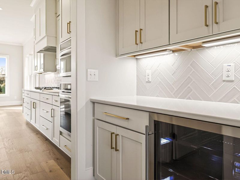 007-1280x960-butler-pantry