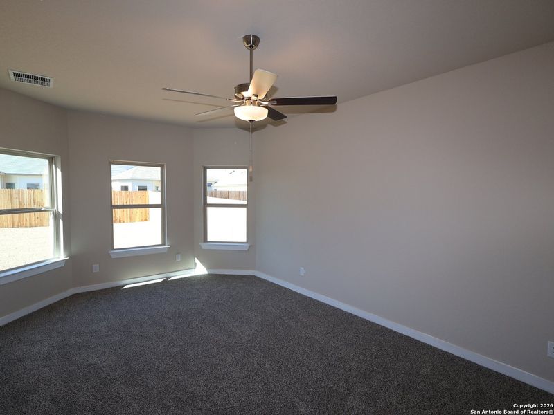 Spacious, unfurnished interior of a new home in Winding Brook, San Antonio (Image 18).