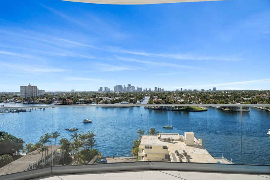 Condo located in Fort Lauderdale, FL showcasing its design and architecture (Image 48).