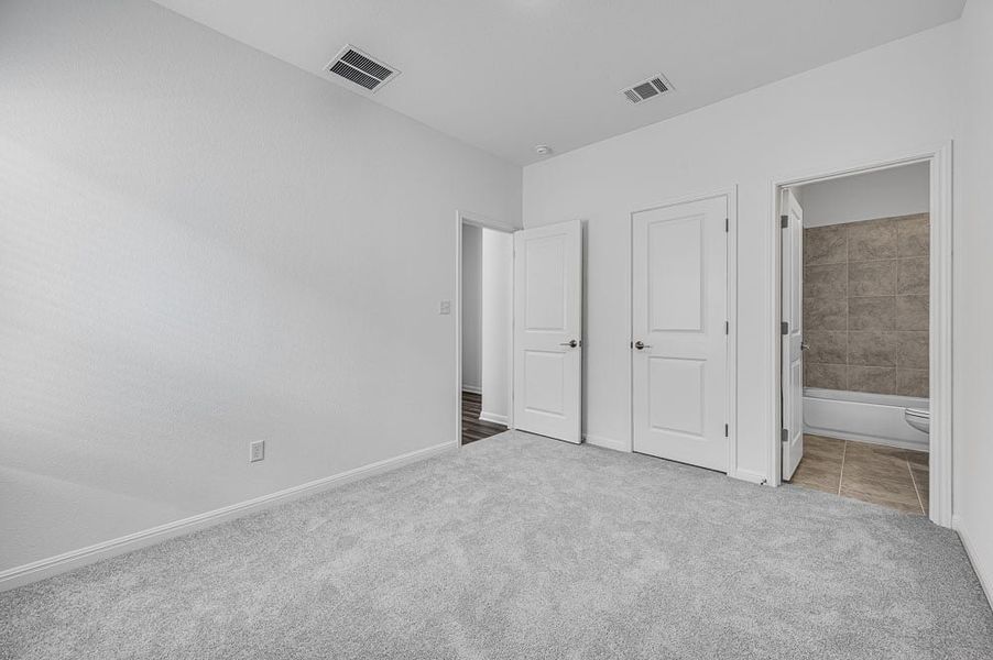 Spacious, unfurnished interior of a new home in Emory Crossing, Hutto (Image 14).