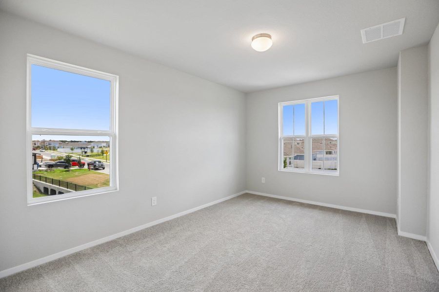Spacious, unfurnished interior of a new home in Harvest Ridge, Elgin (Image 31).