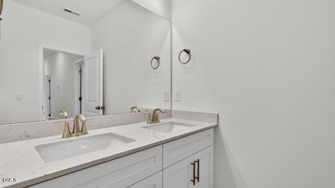 Manors at Haywood Glen_Lucas G_301_White