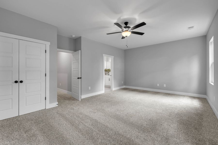 Representative unfurnished interior of a home built from the Colin by Horizon Construction and Development in The Village at Bonnie Oaks, Lebanon (Image 27).