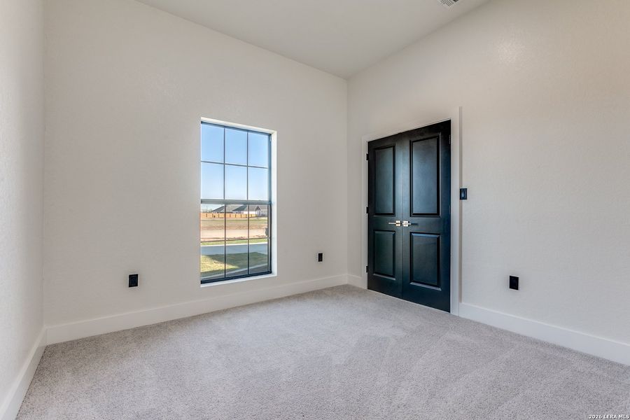 Spacious, unfurnished interior of a new home in , Atascosa (Image 21).