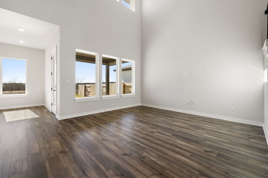 Spacious, unfurnished interior of a new home in Lagos Reserve, Manor (Image 37).