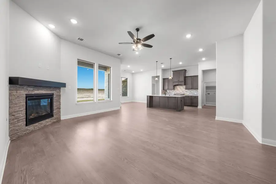 Spacious, unfurnished interior of a new home in Levante, Waxahachie (Image 20).