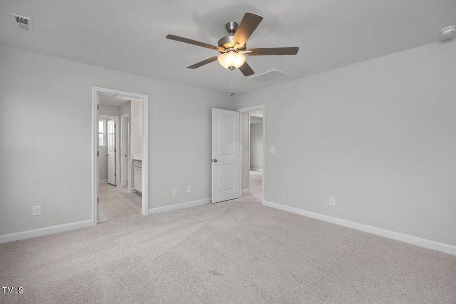 Spacious, unfurnished interior of a new home in Gregory Village, Lillington (Image 40).