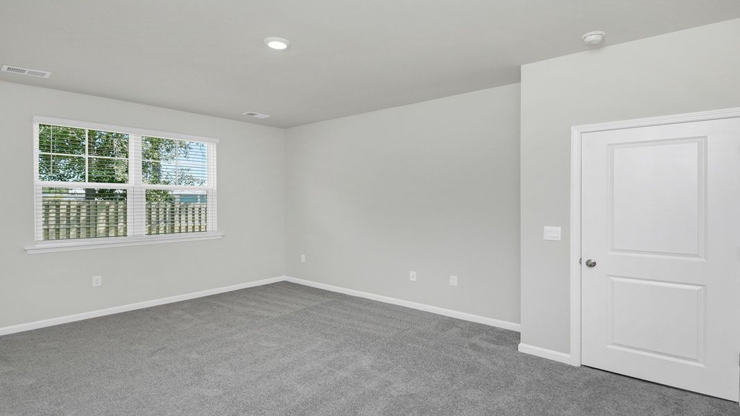 Spacious, unfurnished interior of a new home in Sease's Pond, Gilbert (Image 25).