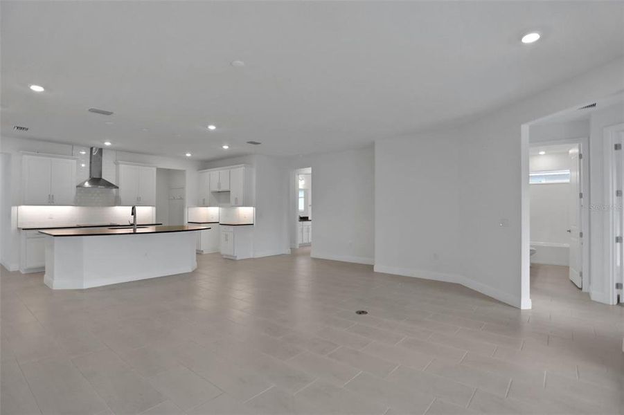 Spacious, unfurnished interior of a new home in Angeline, Land O' Lakes (Image 33).
