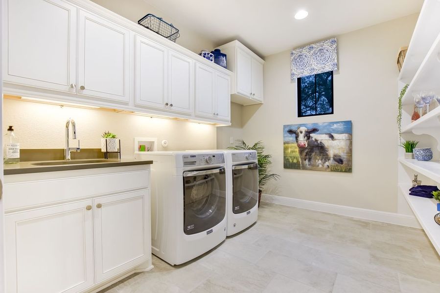 Representative furnished interior of a home built from the Catalina by Giddens Homes in Clearwater Ranch, Liberty Hill (Image 96).