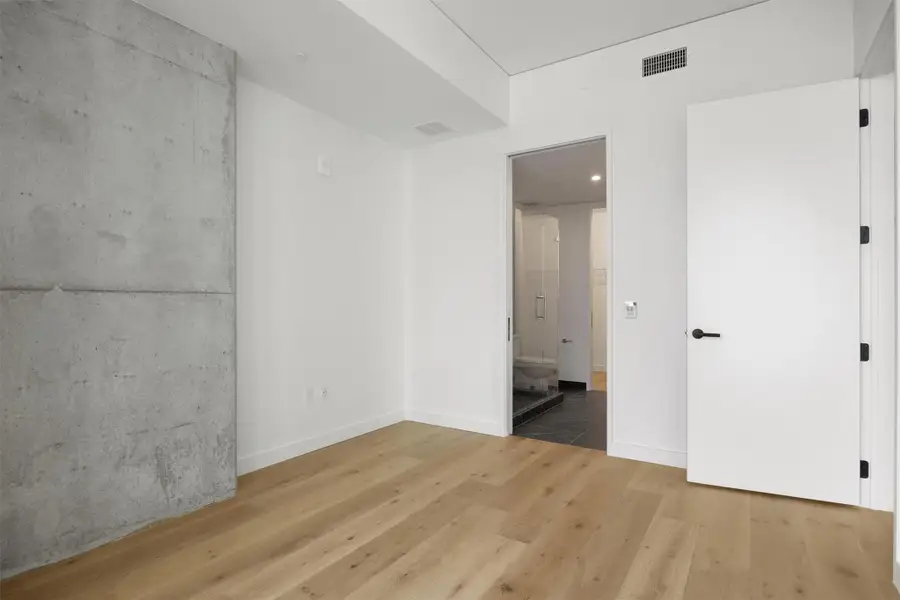Spacious, unfurnished interior of a new home in , Austin (Image 20).
