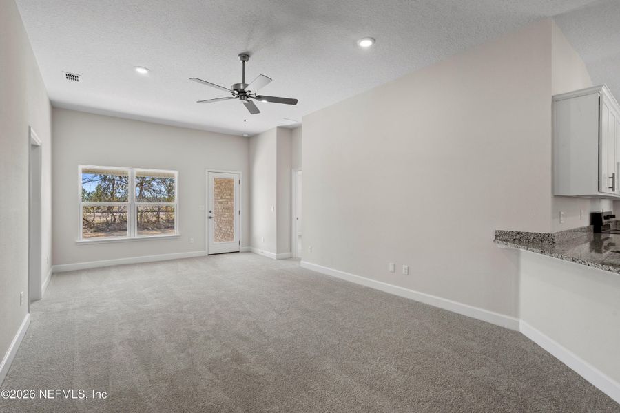 Spacious, unfurnished interior of a new home in , Green Cove Springs (Image 24).