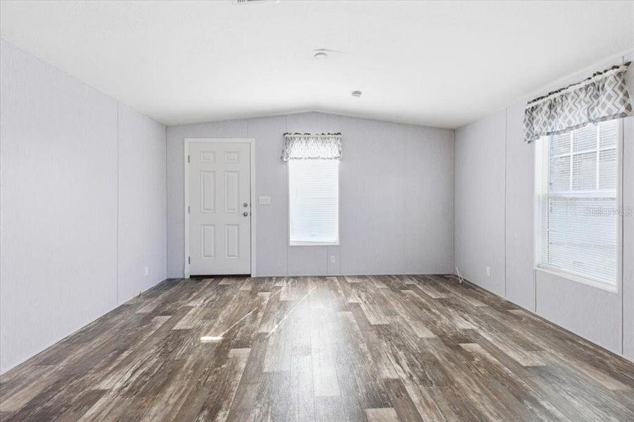 Spacious, unfurnished interior of a new home in , Englewood (Image 11).