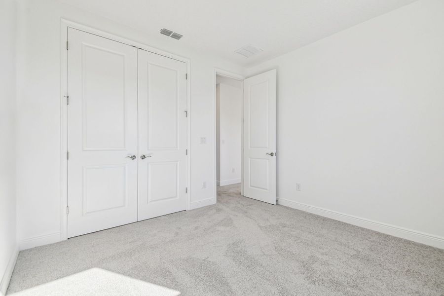 Representative unfurnished interior of a home built from the 50 ' - Saratoga by William Ryan Homes in Tamarack at Two Rivers, Zephyrhills (Image 61).