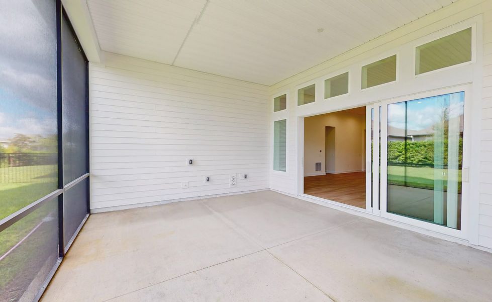 Exterior details and patio area of a home in Oakmont, Gainesville (Image 17).
