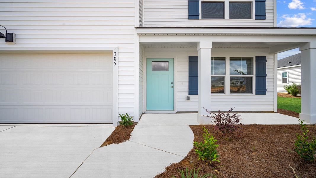 Exterior details and patio area of a home in Holly Oaks, Statesboro (Image 2).