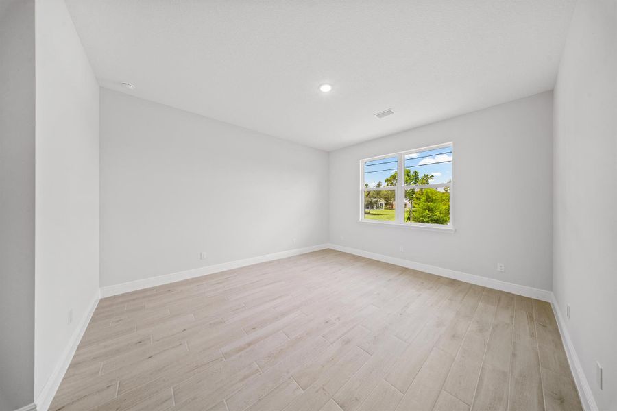 Spacious, unfurnished interior of a new home in , Port St. Lucie (Image 18).