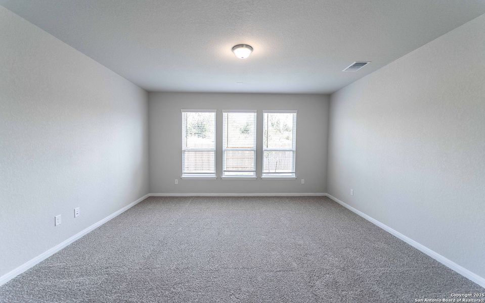 Spacious, unfurnished interior of a new home in Homestead, Schertz (Image 9).