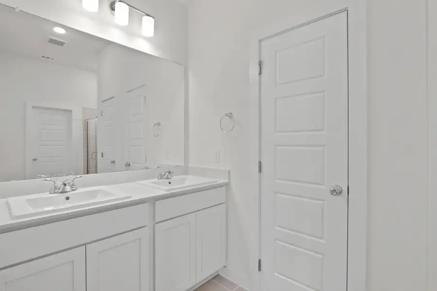 Primary Bathroom in the Pecan II home plan by Trophy Signature Homes – REPRESENTATIVE PHOTO Primary Bathroom in the Pecan II home plan by Trophy Signature Homes – REPRESENTATIVE PHOTO