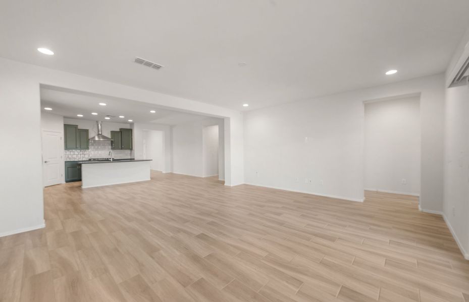 Spacious, unfurnished interior of a new home in Parkside at Anthem at Merrill Ranch, Florence (Image 21).