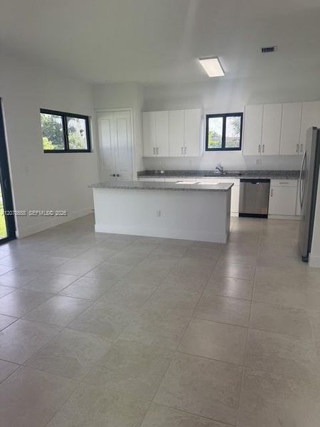 Spacious, unfurnished interior of a new home in , Homestead (Image 14).