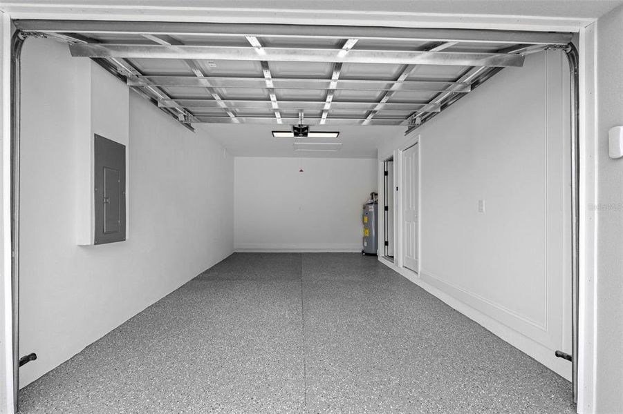 Spacious, unfurnished interior of a new home in , Tampa (Image 37).