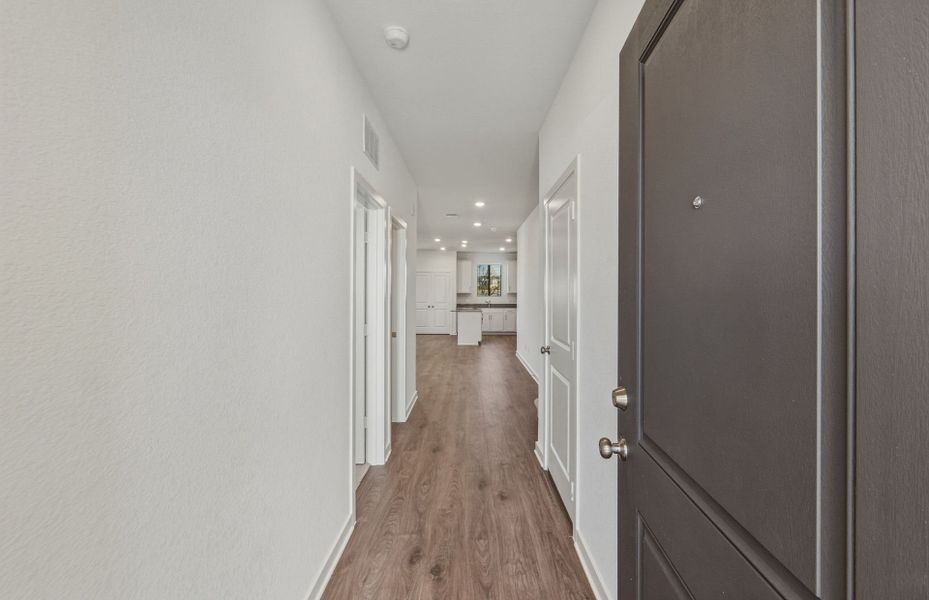 Spacious, unfurnished interior of a new home in Sonterra, Jarrell (Image 14).