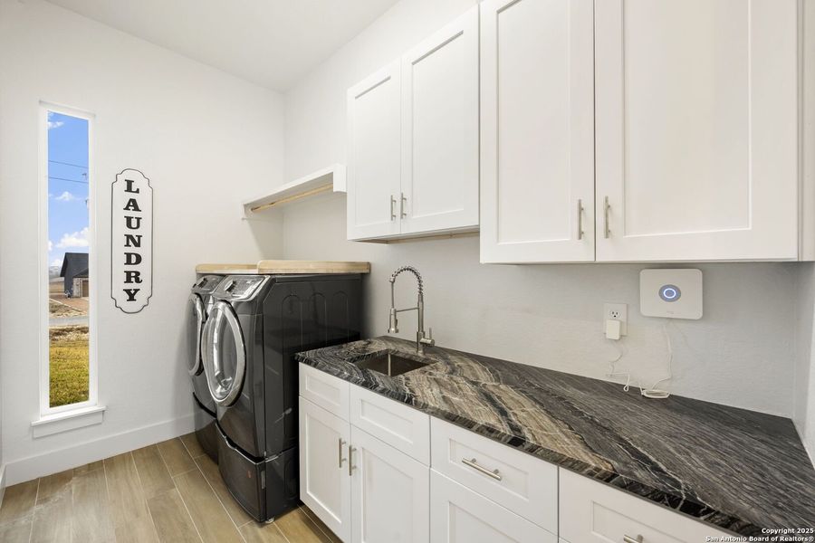 Furnished interior view inside a new home in , Blanco (Image 6).