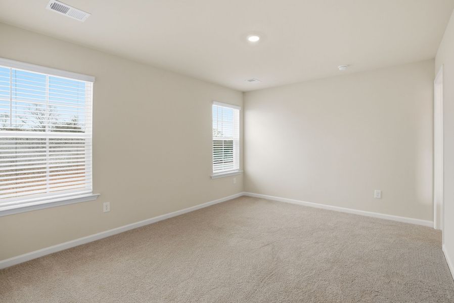 Spacious, unfurnished interior of a new home in South Welcome, Greenville (Image 19).