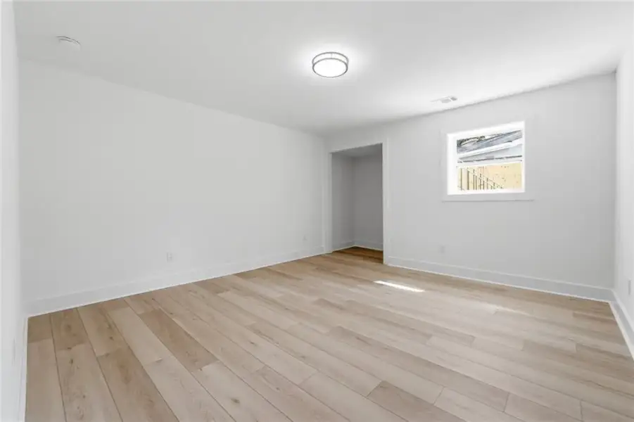 Spacious, unfurnished interior of a new home in , Atlanta (Image 22).