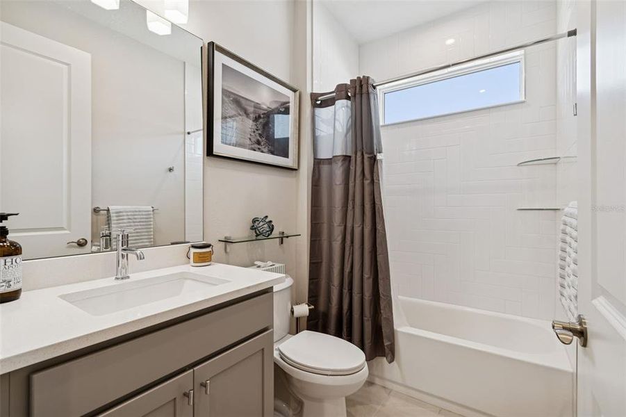 Furnished interior view inside a new home in , Tavares (Image 34).